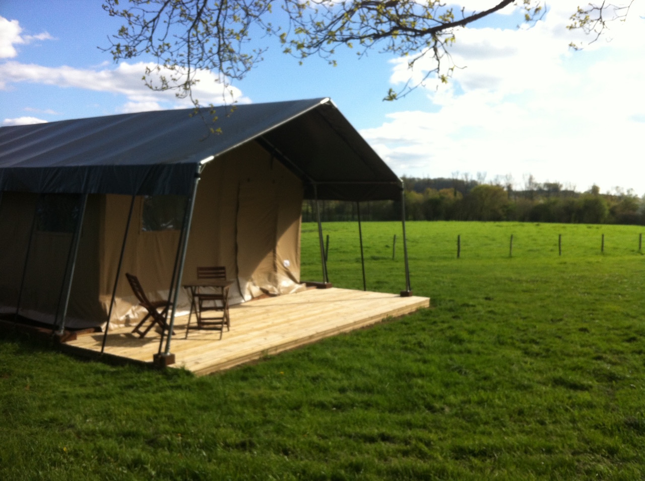 Safari tent